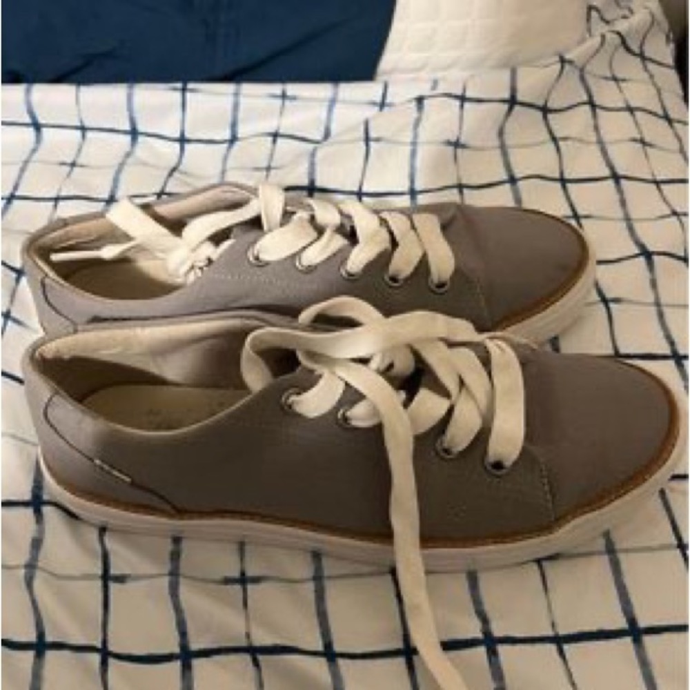 Slightly used Toms Sneakers